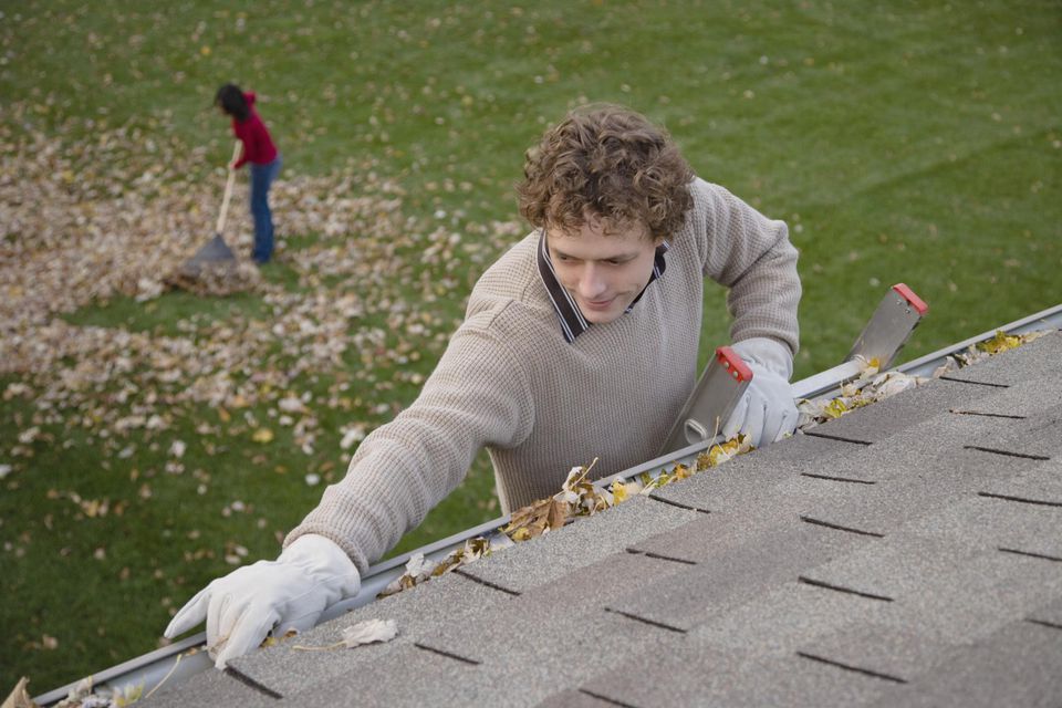 Precautions to Take While Cleaning the Gutter