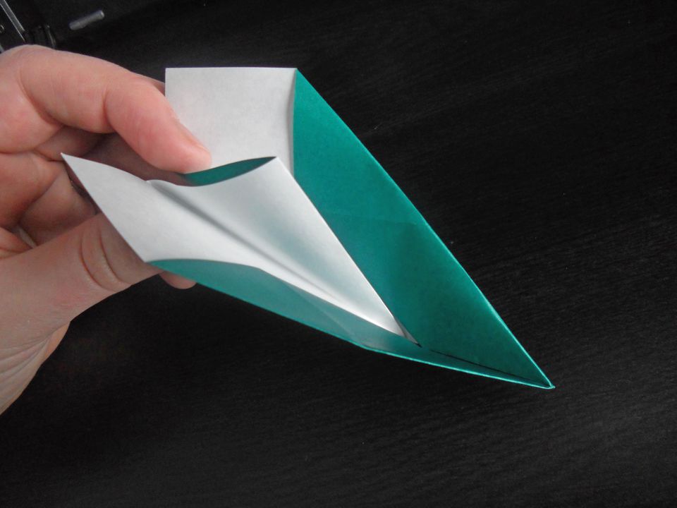 how-to-make-a-simple-paper-airplane