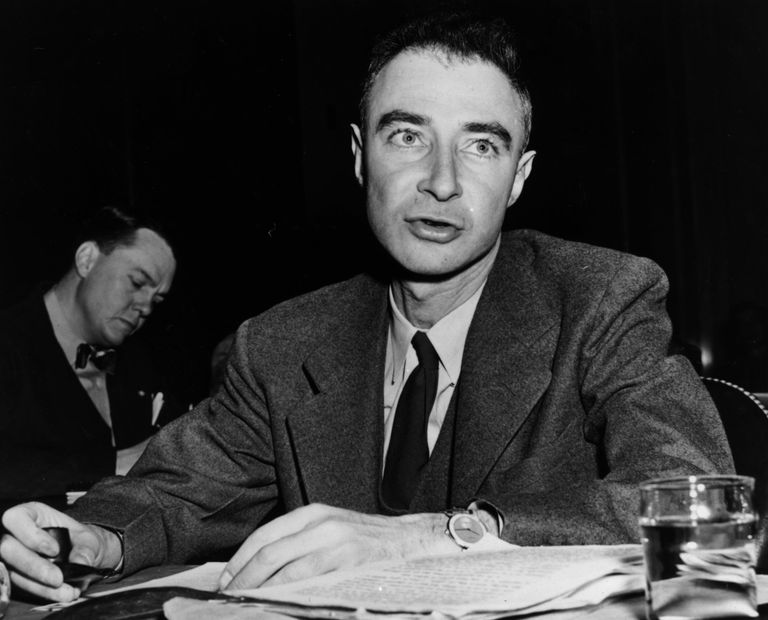 J Robert Oppenheimer Biography Of Manhattan Project Director