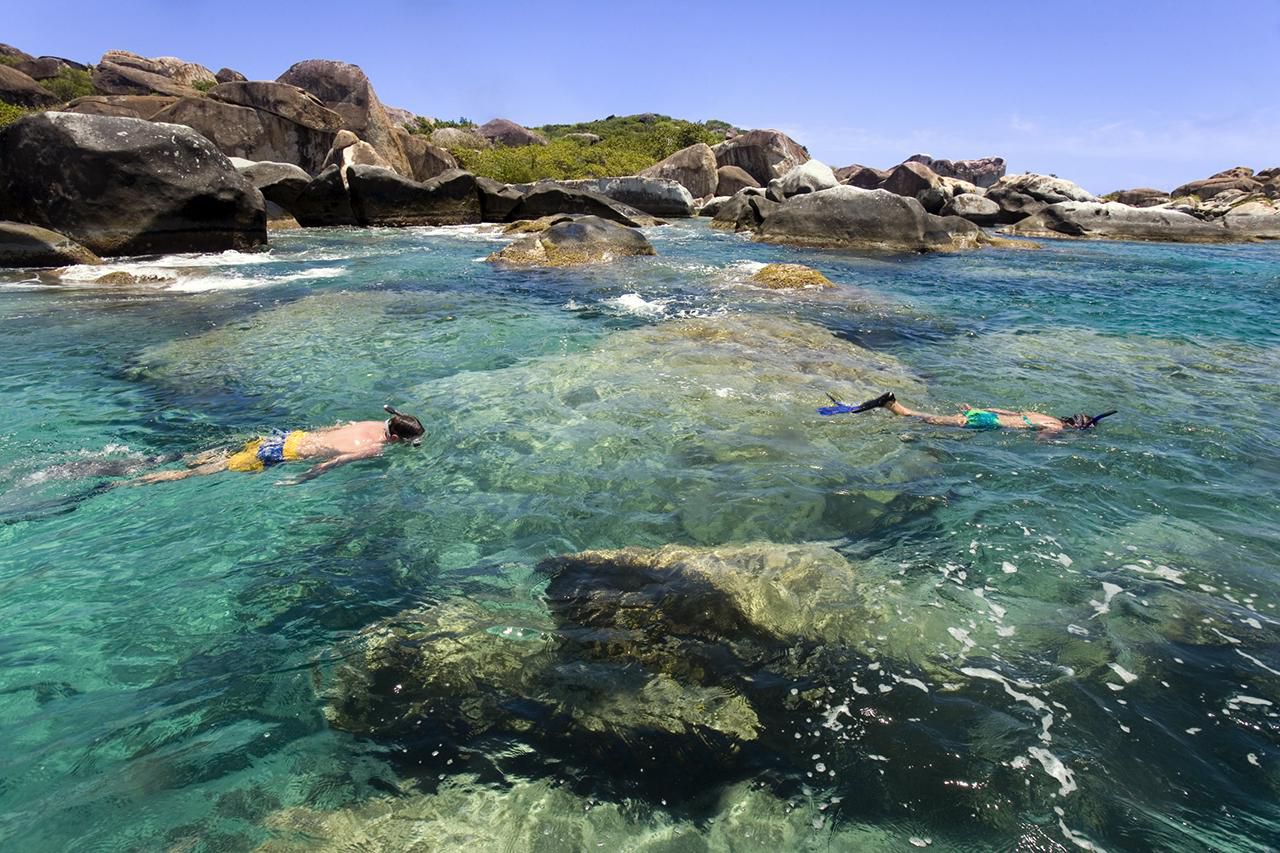 Snorkeling the Baths, British Virgin Islands скачать