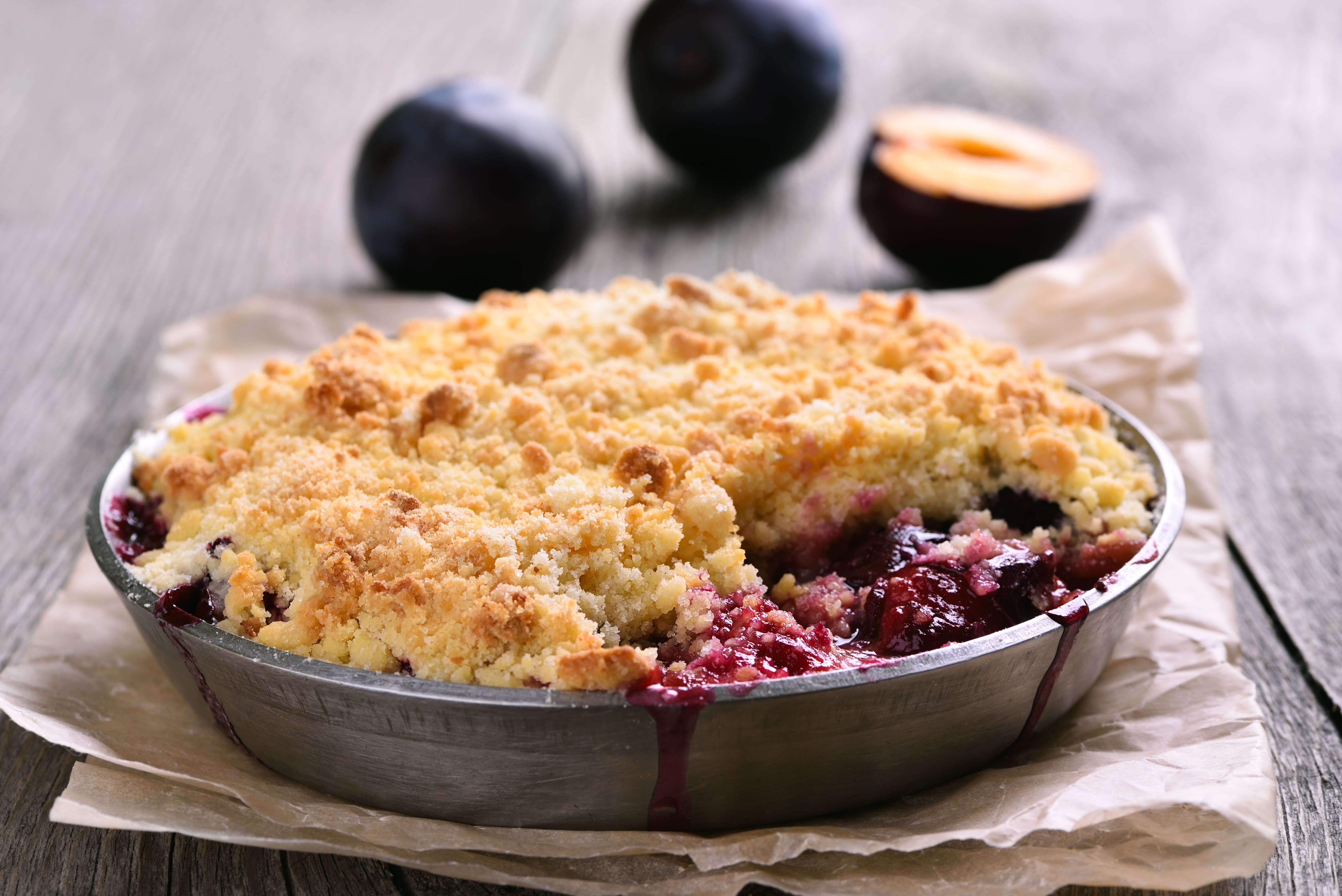 Fresh Plum Crumble With Spiced Crumb Topping 