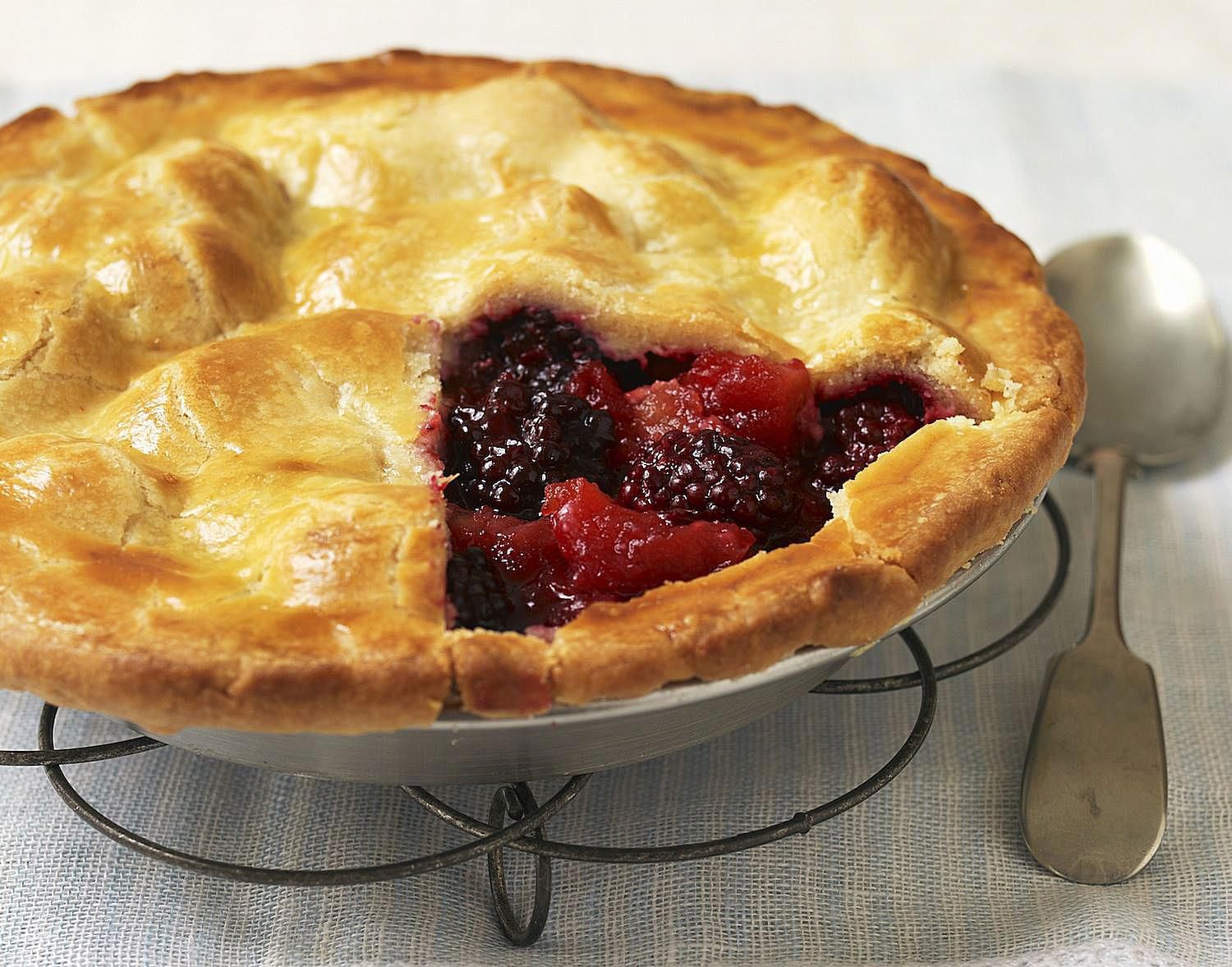 Classic British Apple and Blackberry Pie Recipe