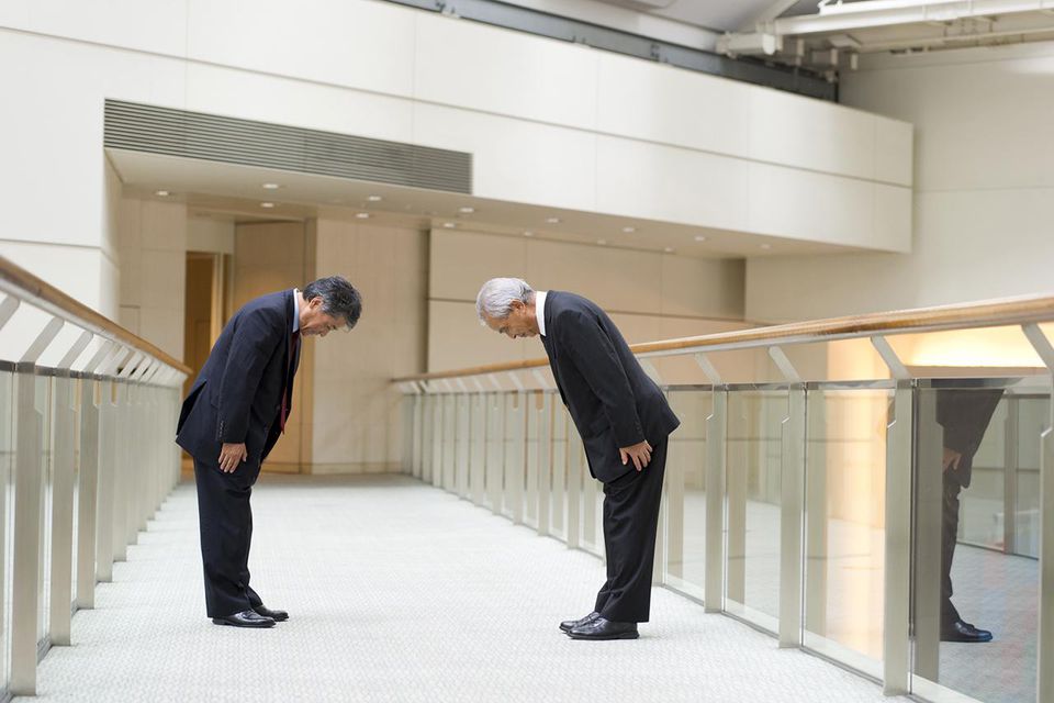 bowing-in-japan-kcp-international-japanese-language-school