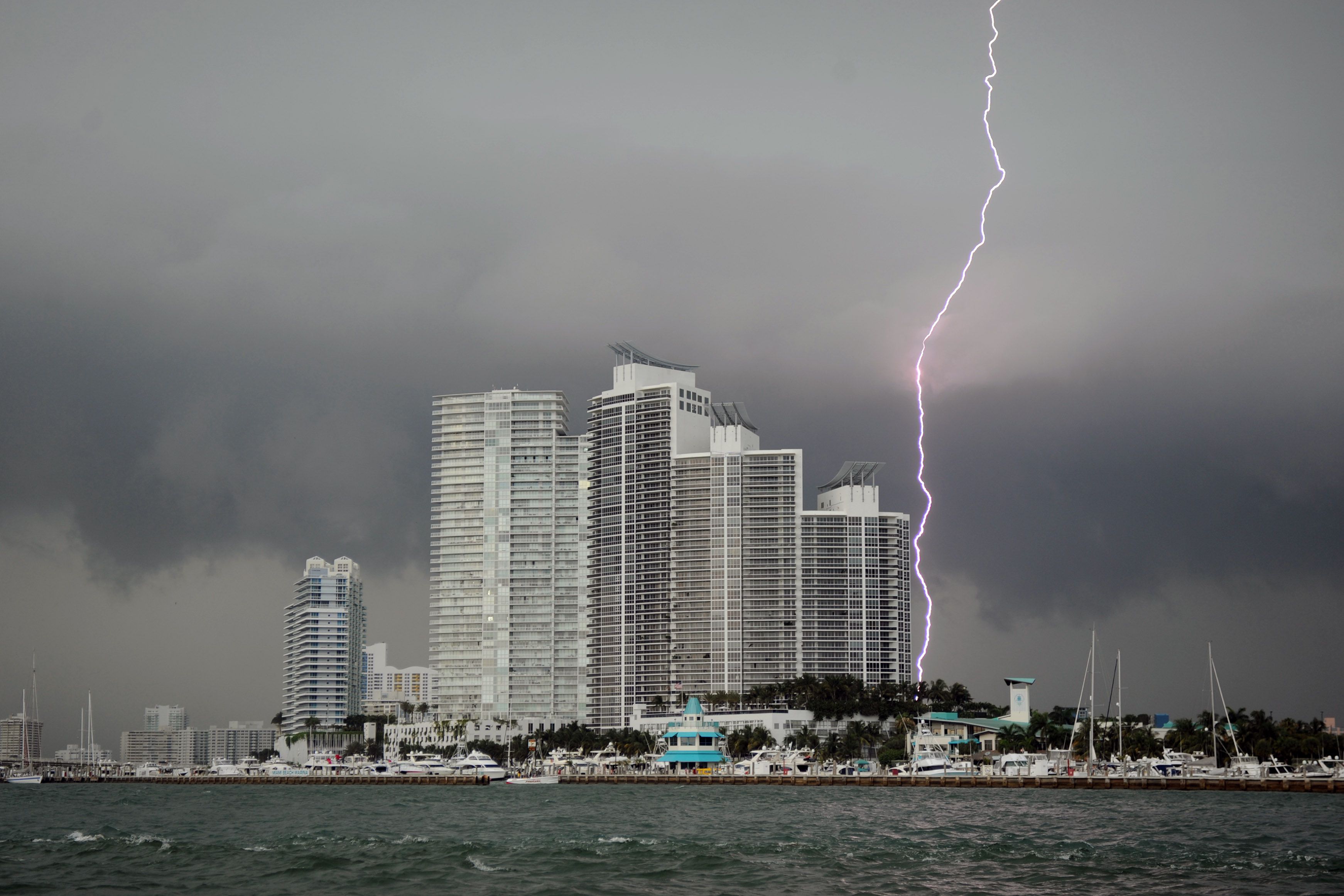 How To Stay Safe In A Florida Lightening Storm 