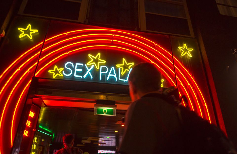 Top 3 Must See Coed Strip Clubs in Las Vegas -Perfect for Couples & Mix...