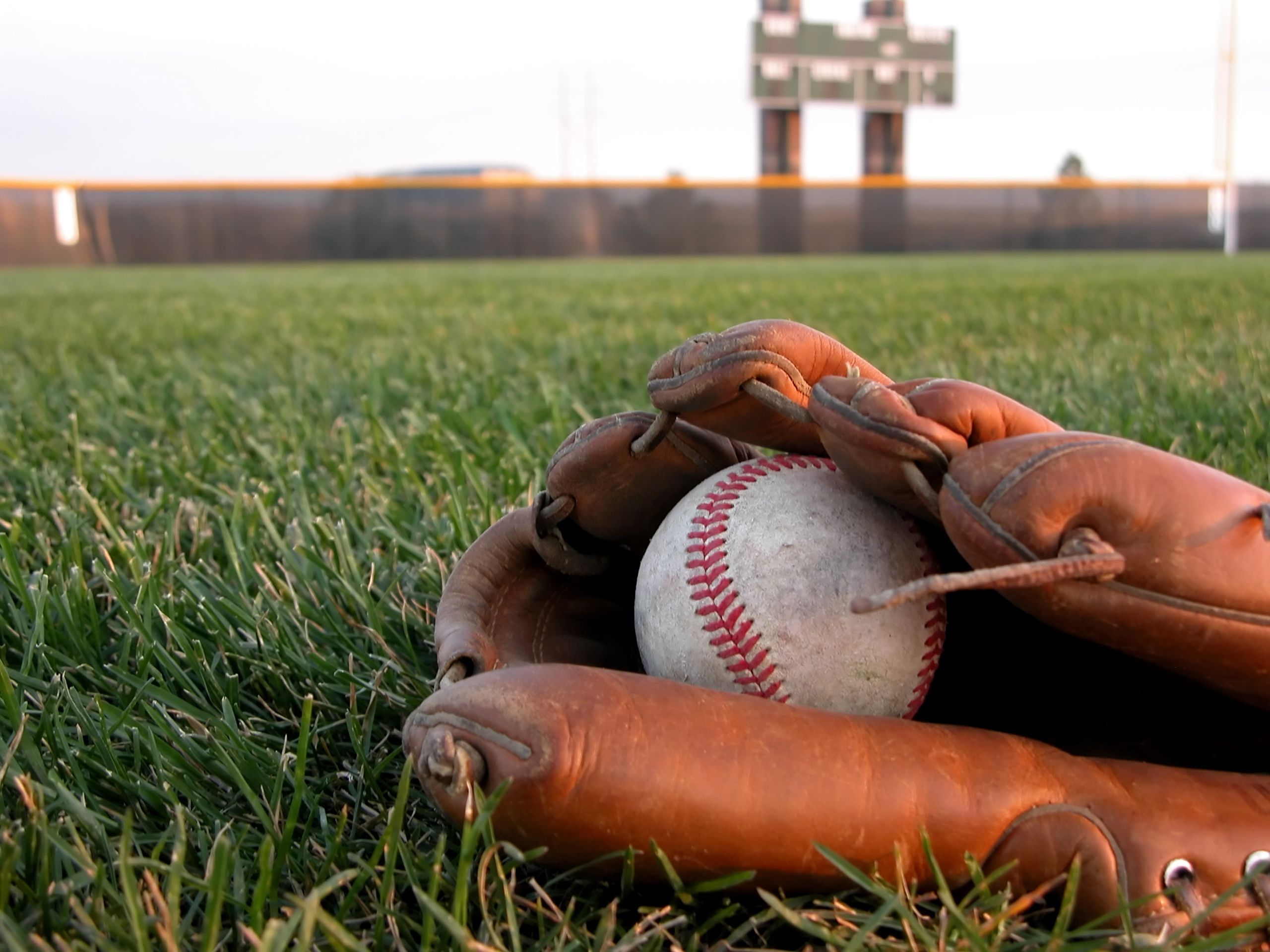 the-best-ways-to-break-in-a-baseball-glove