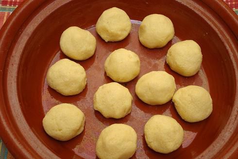 Shape the dough into balls.