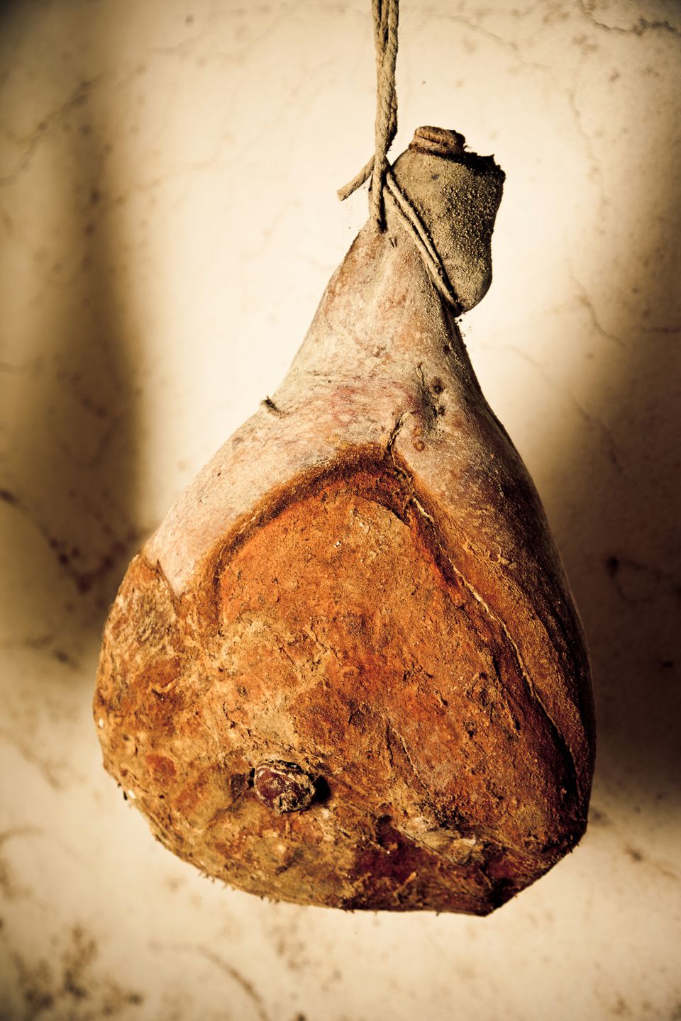 Homemade Tuscan Prosciutto: Recipe and Procedure