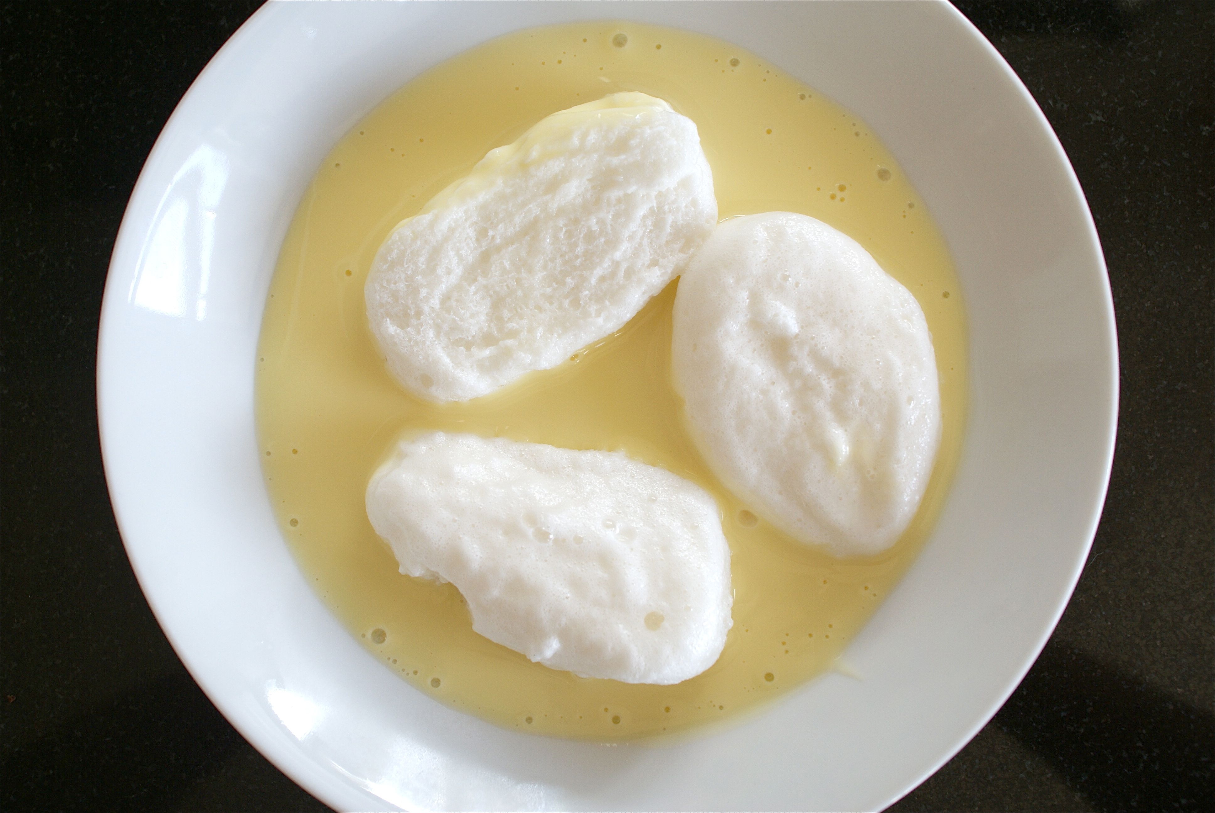 Classic Oeufs a la Neige Recipe (Snow Eggs)