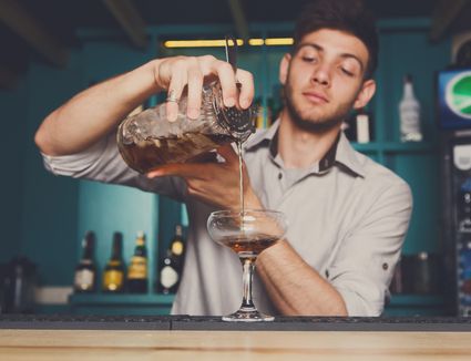 10 Customer Service Tips for Pro Bartenders