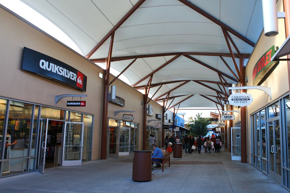 outlet mall