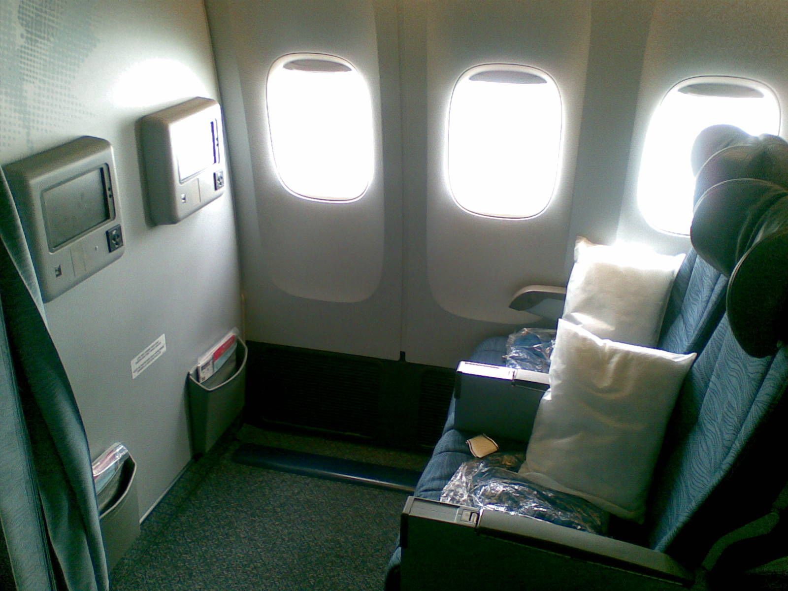 What Is Bulkhead Seating on an Airplane?