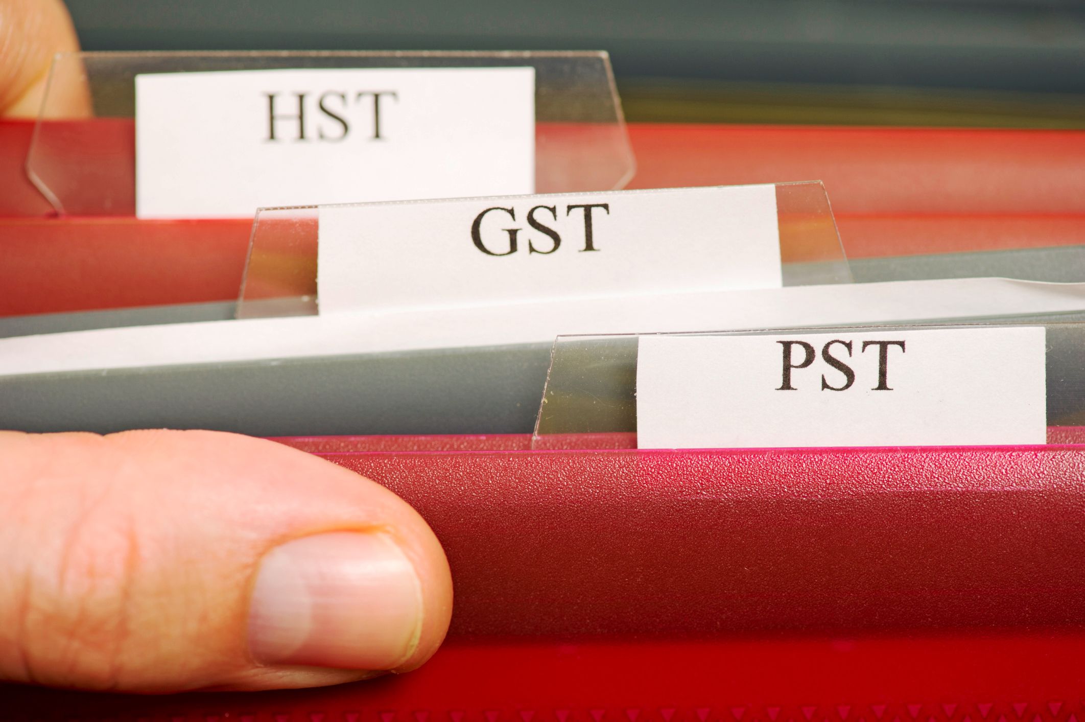 How Do You Calculate and Charge GST/HST in My Business?