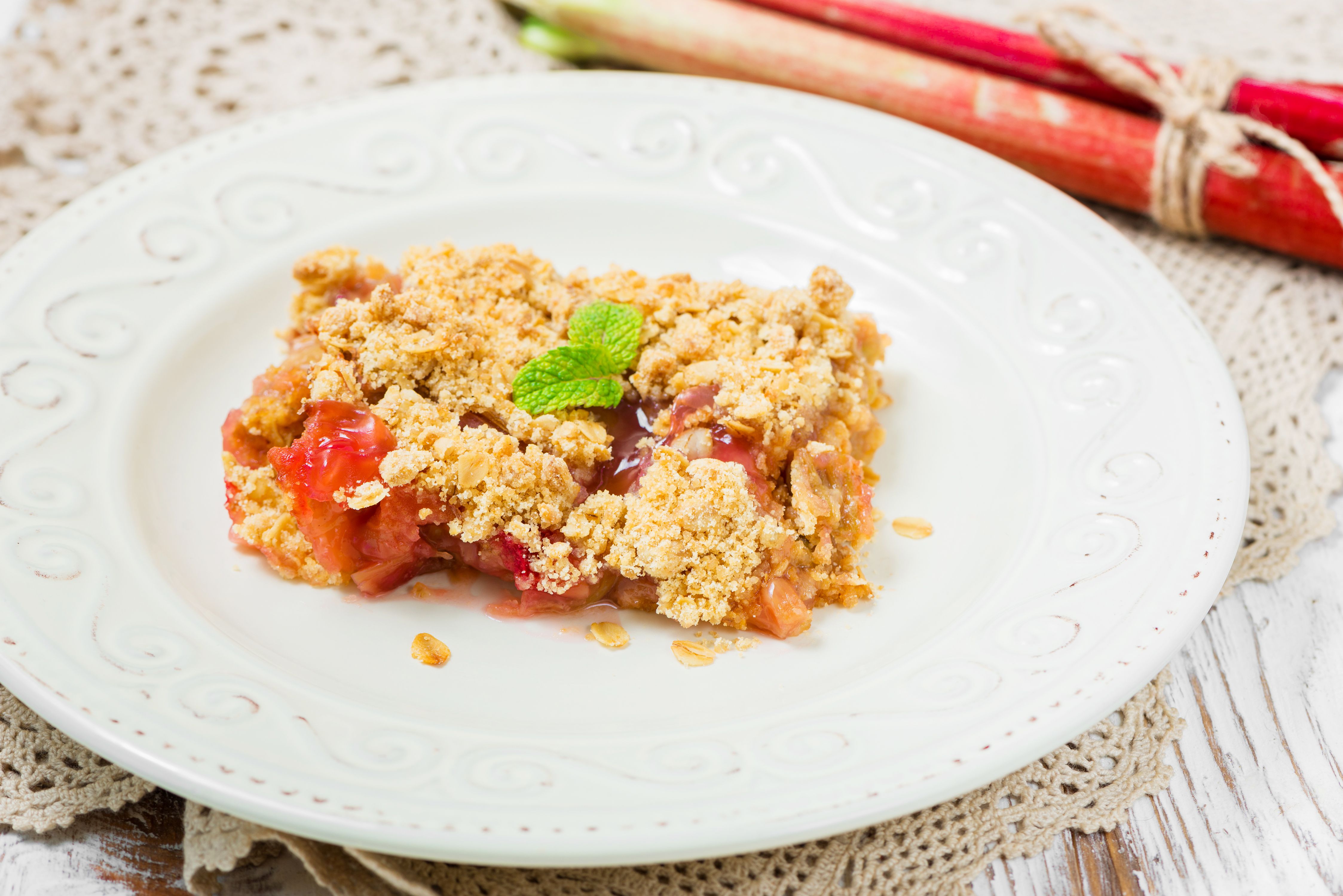 Rhubarb Crisp Recipe With Crunchy Oat Topping