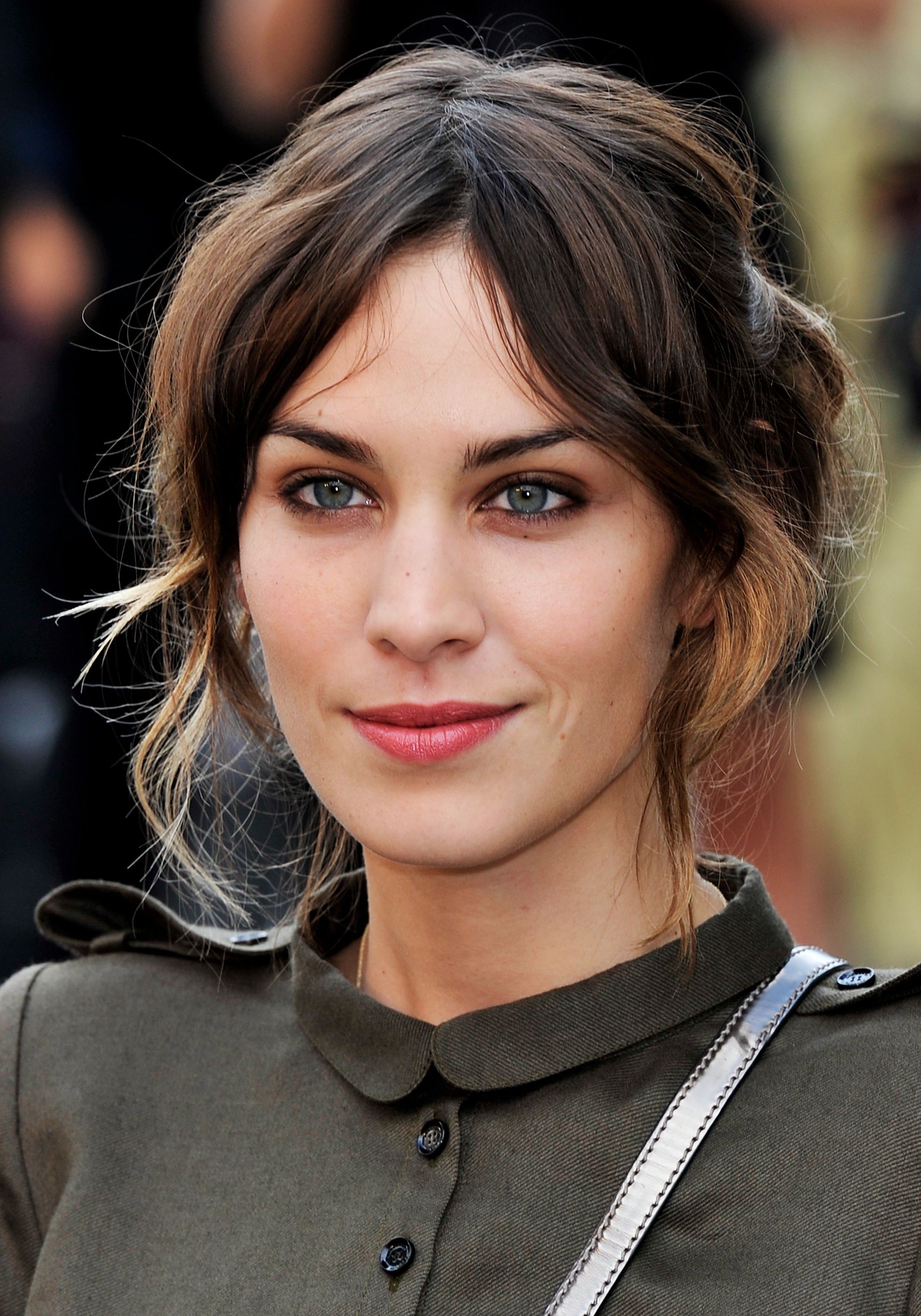 Alexa Chung mussy updo 56a f9b58eba4b10eff