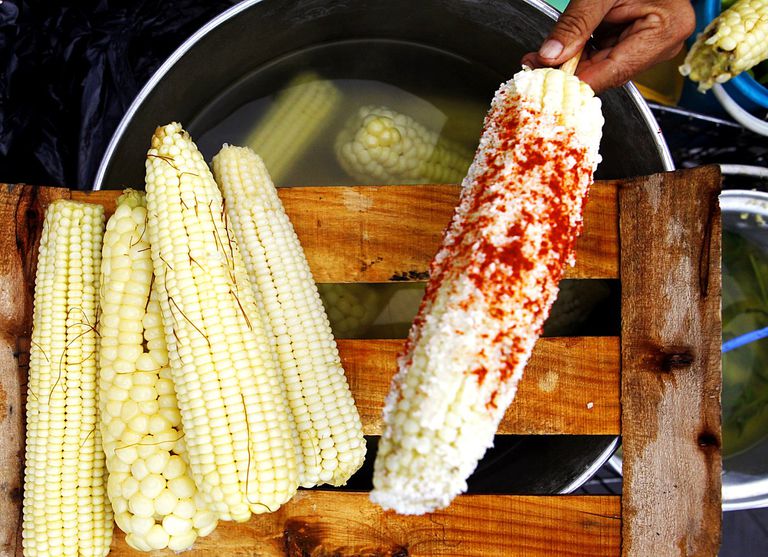 Cómo Preparar En Casa Los Suculentos Elotes Mexicanos