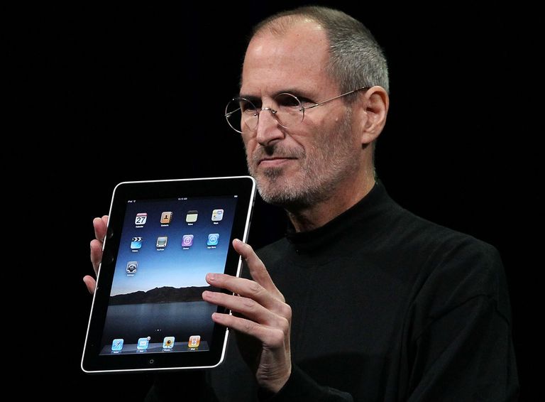 Steve Jobs displaying iPad