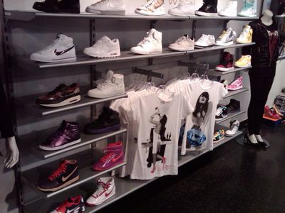 discount sneaker shop