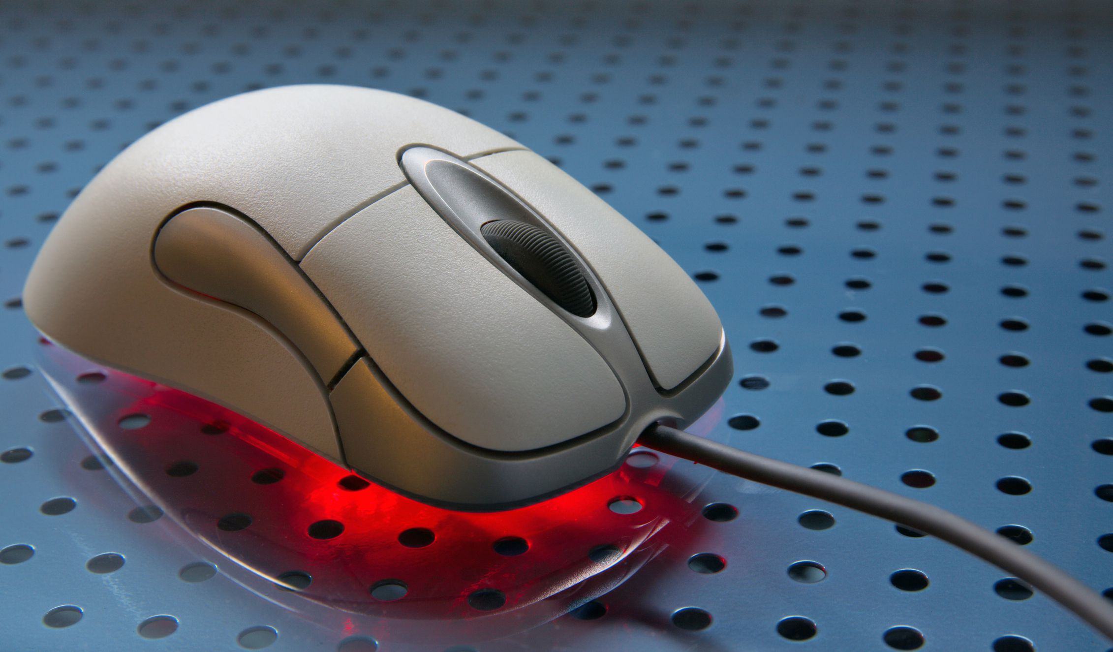 Мышь включает компьютер. Оптическая мышь. Лазерная компьютерная мышь. Оптическая компьютерная мышь. Оптические мыши первого поколения.