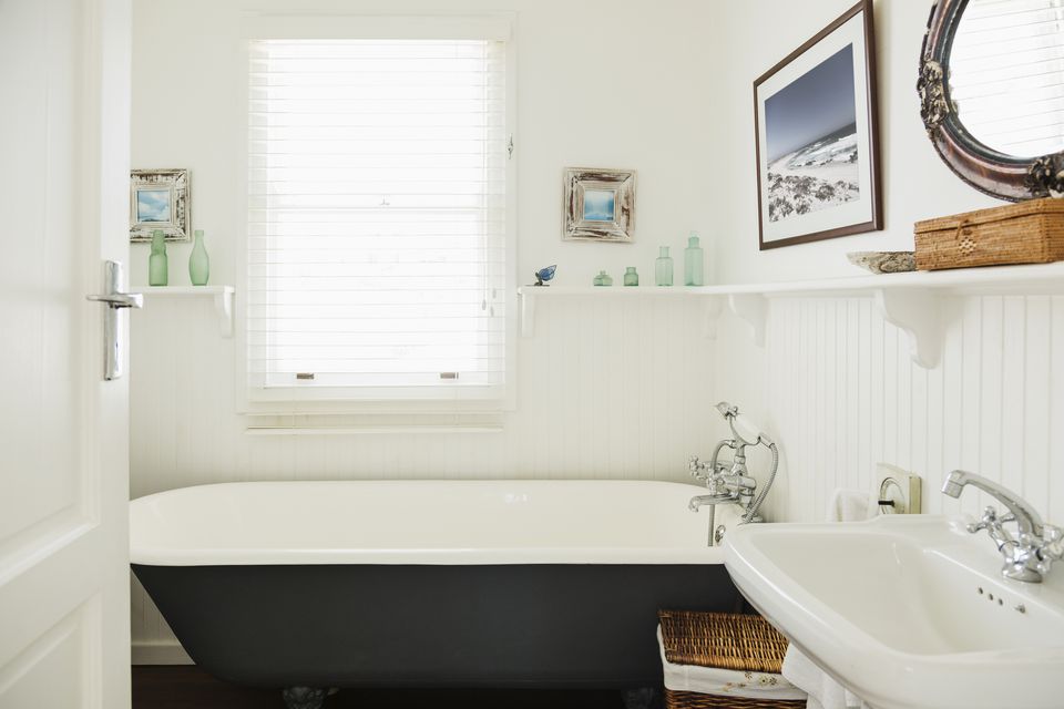 Feng Shui Tips for a Bathroom Facing the Front Door