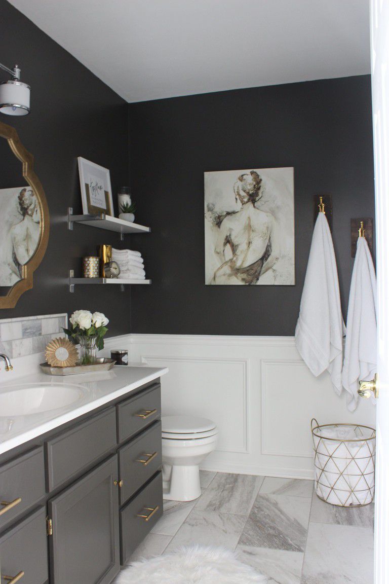 Gray And White Wall Decor For Bathroom