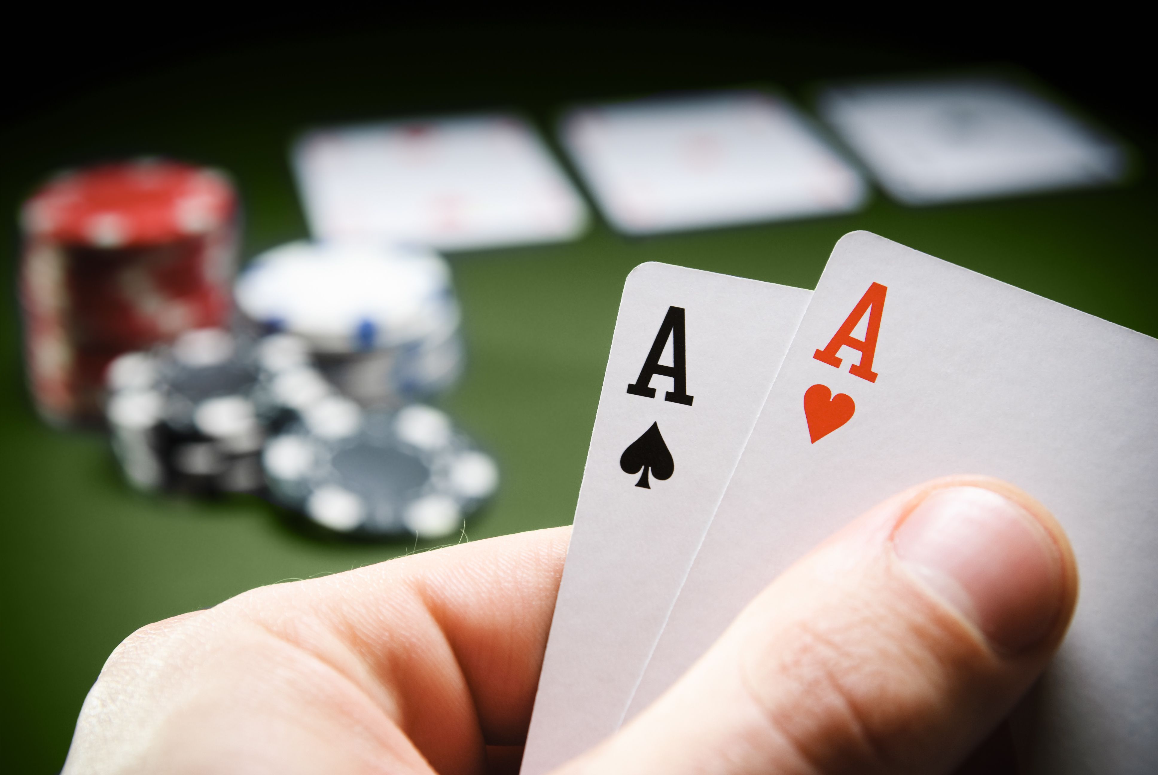 Poker spielen – wikiHow