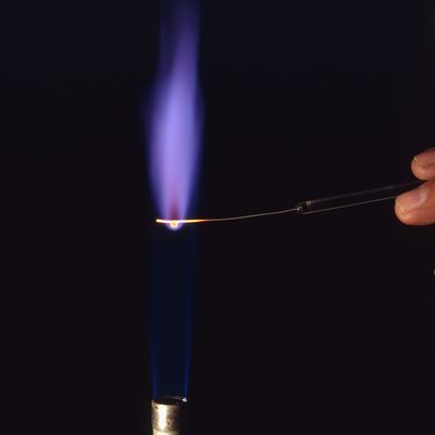 How to Do a Flame Test for Qualitative Analysis