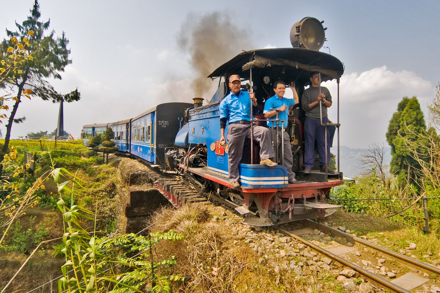 Toy train resumes full run