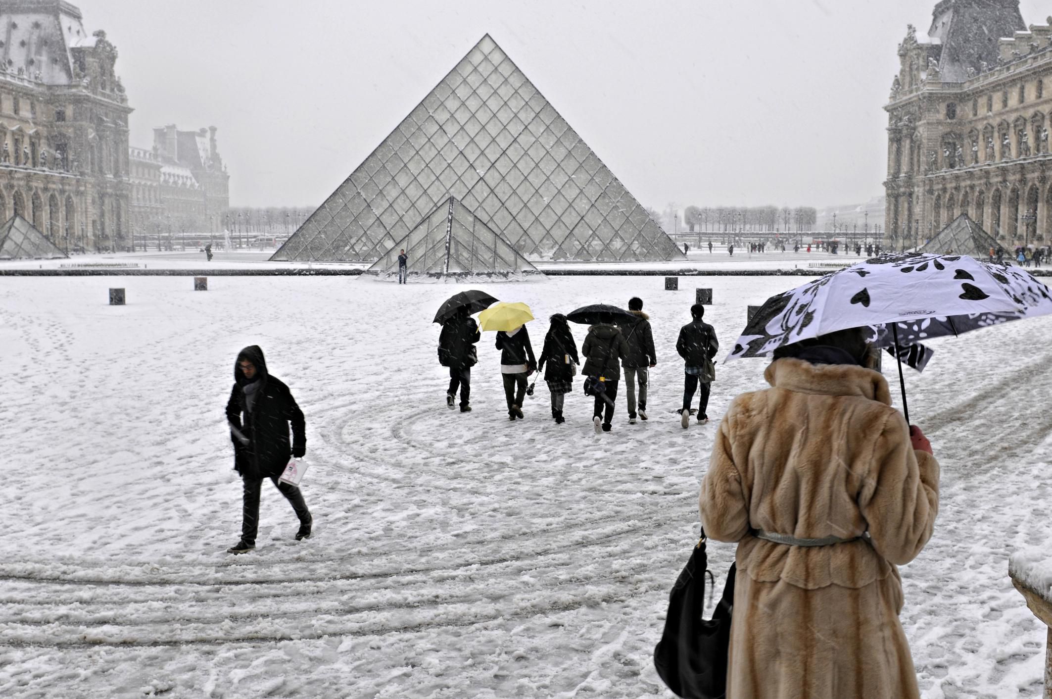 Погода в париже на 14 дней. Зима во Франции. Зима в Париже. Климат Парижа. Снег во Франции.