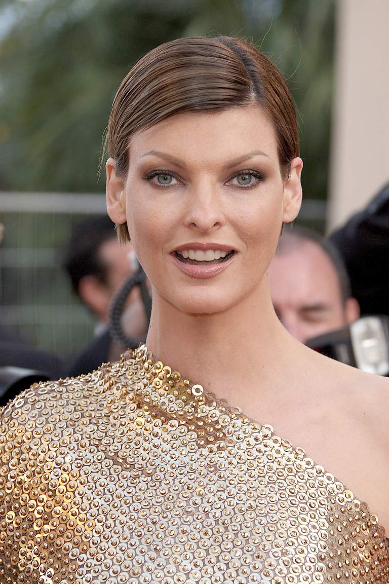 Linda Evangelista Hairstyles: Her Hair Over the Years