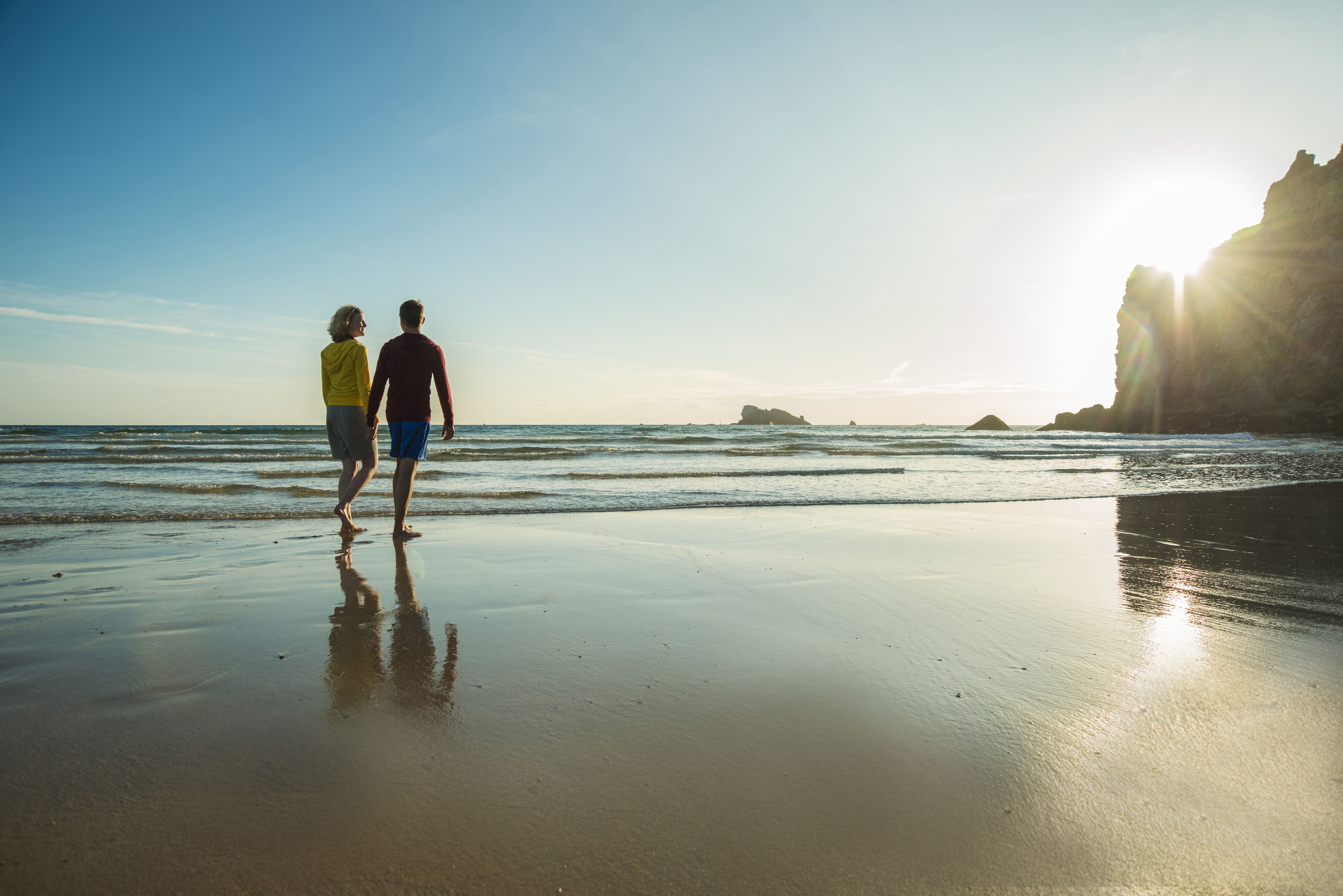 france brittany camaret sur mer teenage couple on the beach walking on the beach 530073169 58ff555c3df78ca1591ec0f9