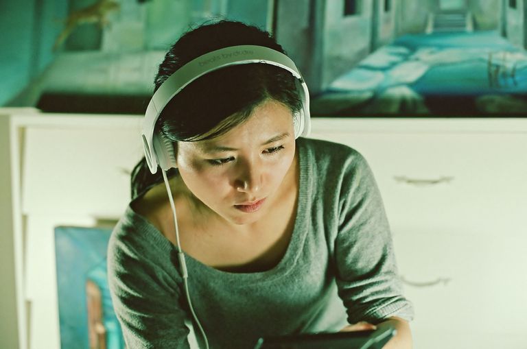 Hasil gambar untuk listening music
