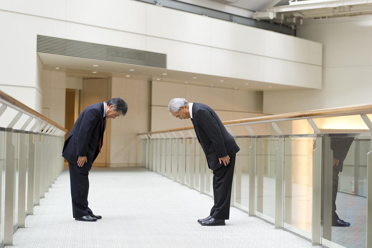 The Facts on How to Bow  Properly in Japan 