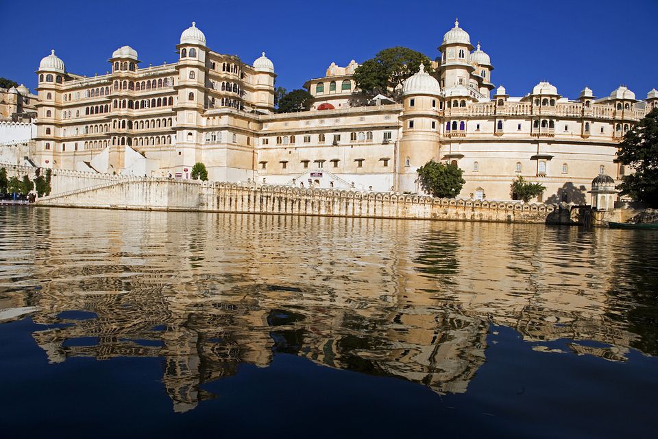 City Palace viewed from Lake Pichola, Udaipur, Rajasthan, India