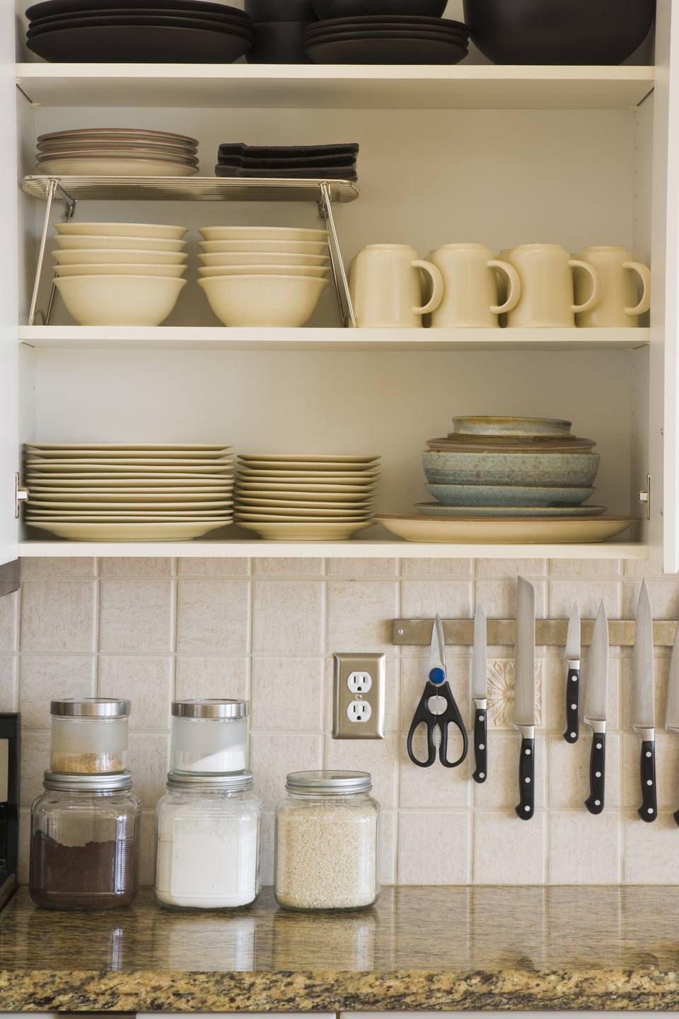 how to arrange items in kitchen cabinets