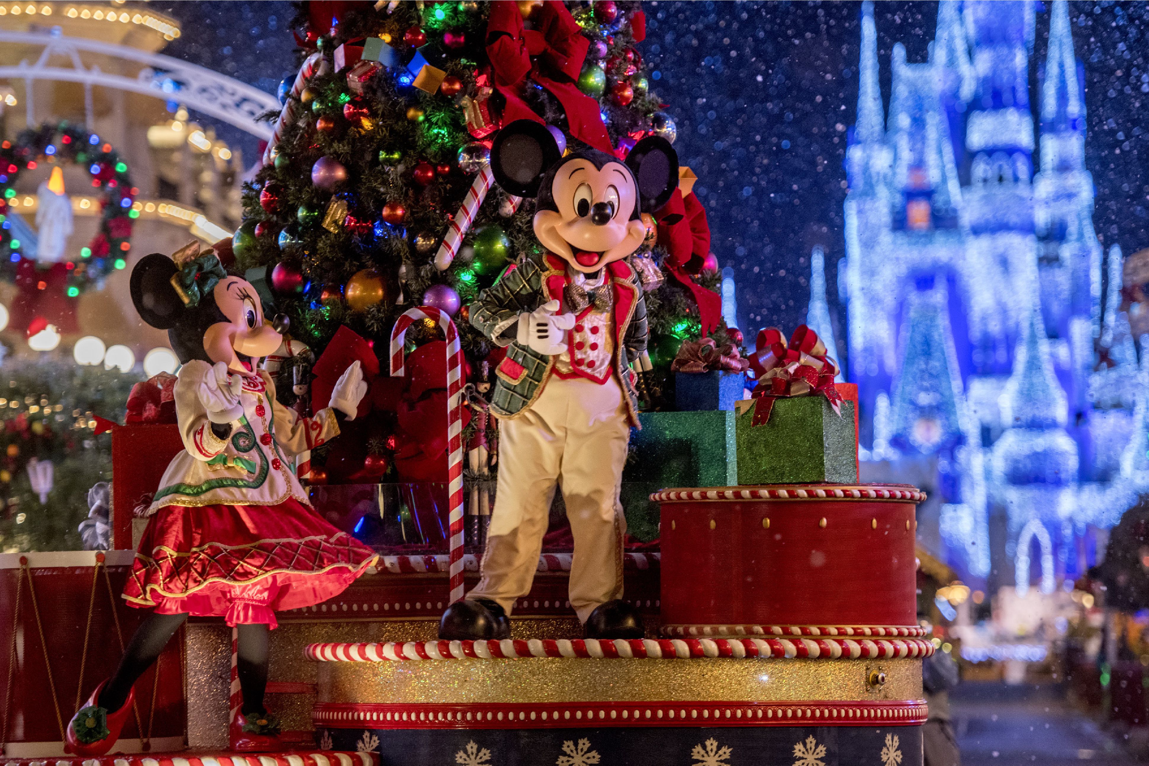 celebrate-the-holidays-at-disney-world-in-2017