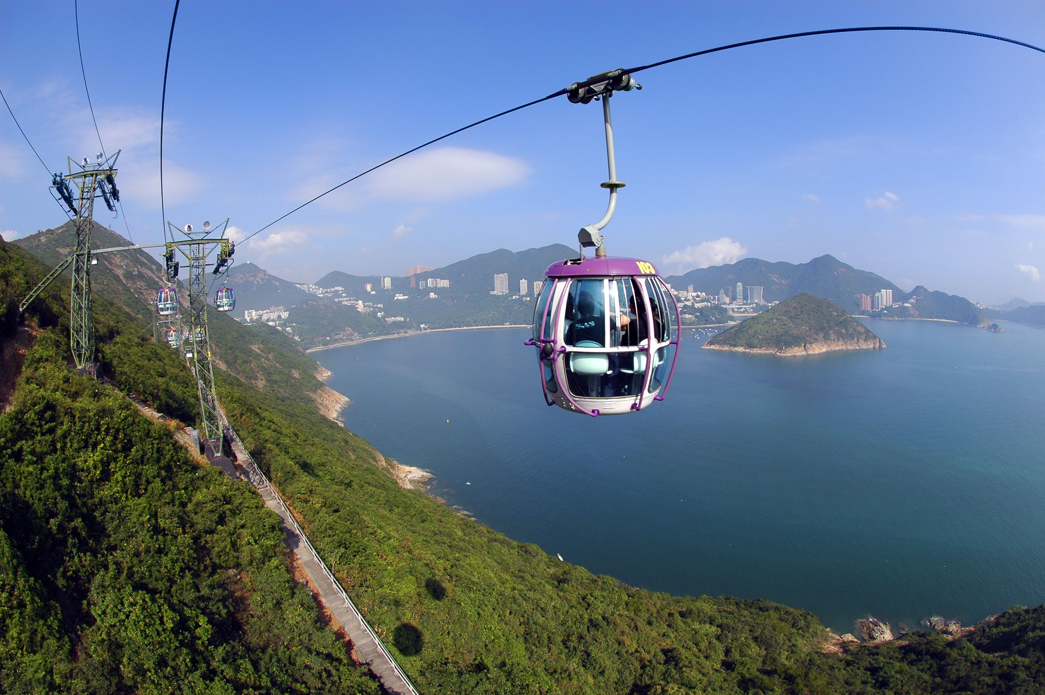 Hong Kong Theme Parks - Ocean Park vs Disneyland