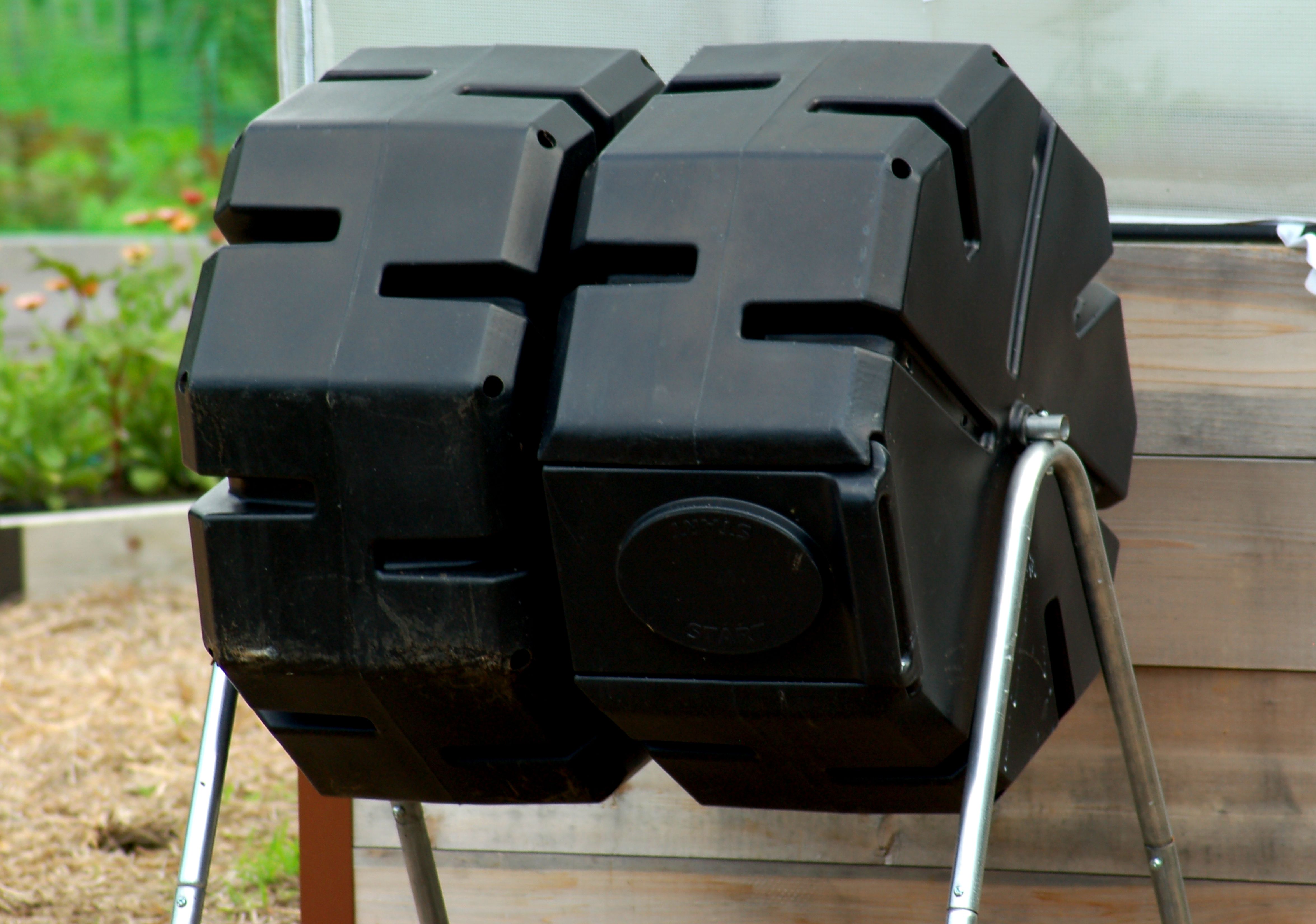 Compost Bins: What They Are, How They Work (Rat-Free)