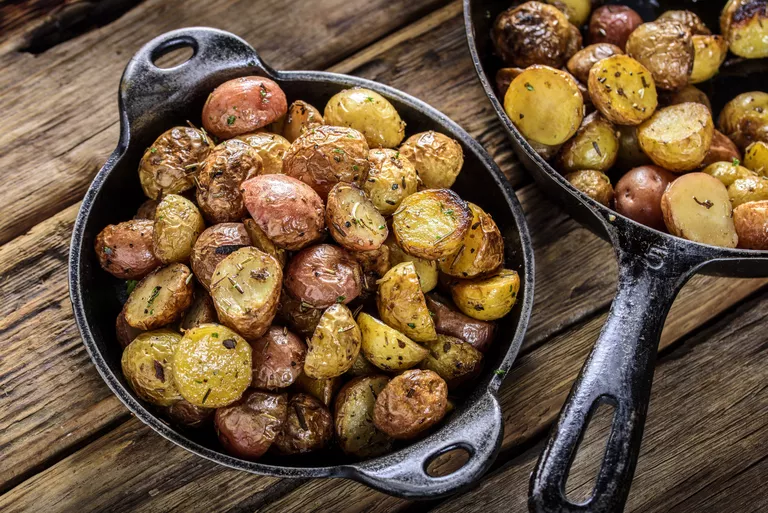 Pan Fried Yukon Gold Potatoes with Herb in Cast iron