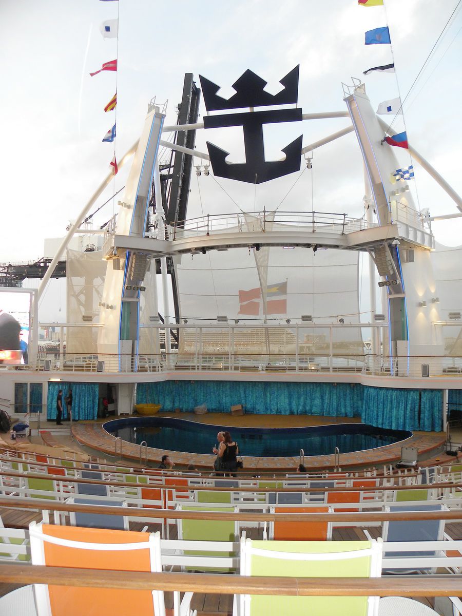 Oasis of the Seas Aqua Theater