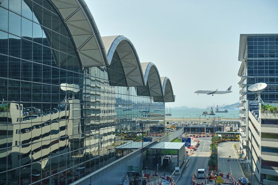 travel via hong kong airport