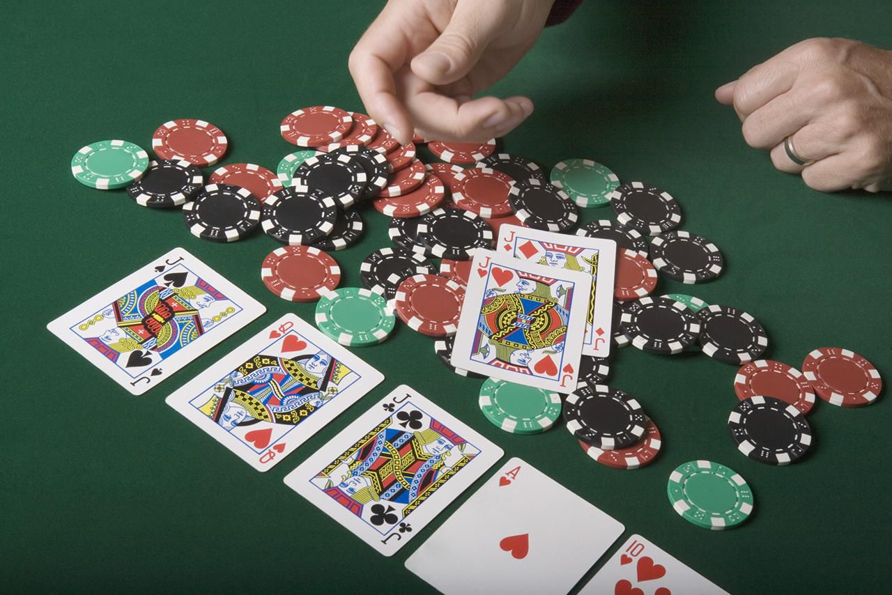 how to play texas holdem poker with chips