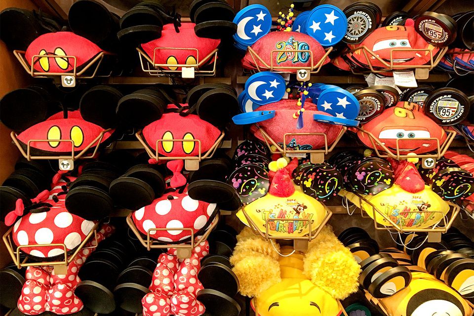 10 Best Souvenirs from Disneyland That You Will Keep