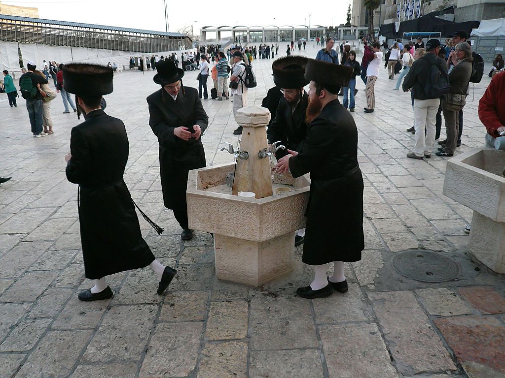 the-origin-and-meaning-of-jewish-hand-washing-rituals