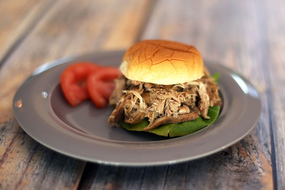 mini pulled pork sandwiches