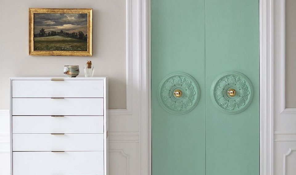 DIY Easy Ways to Decorate Closet Doors Photos and Tips
