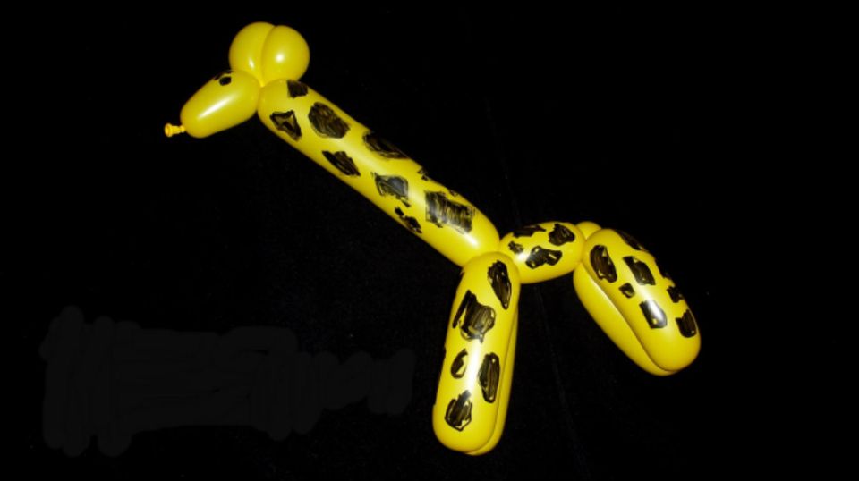 how-to-twist-a-giraffe-balloon-animal