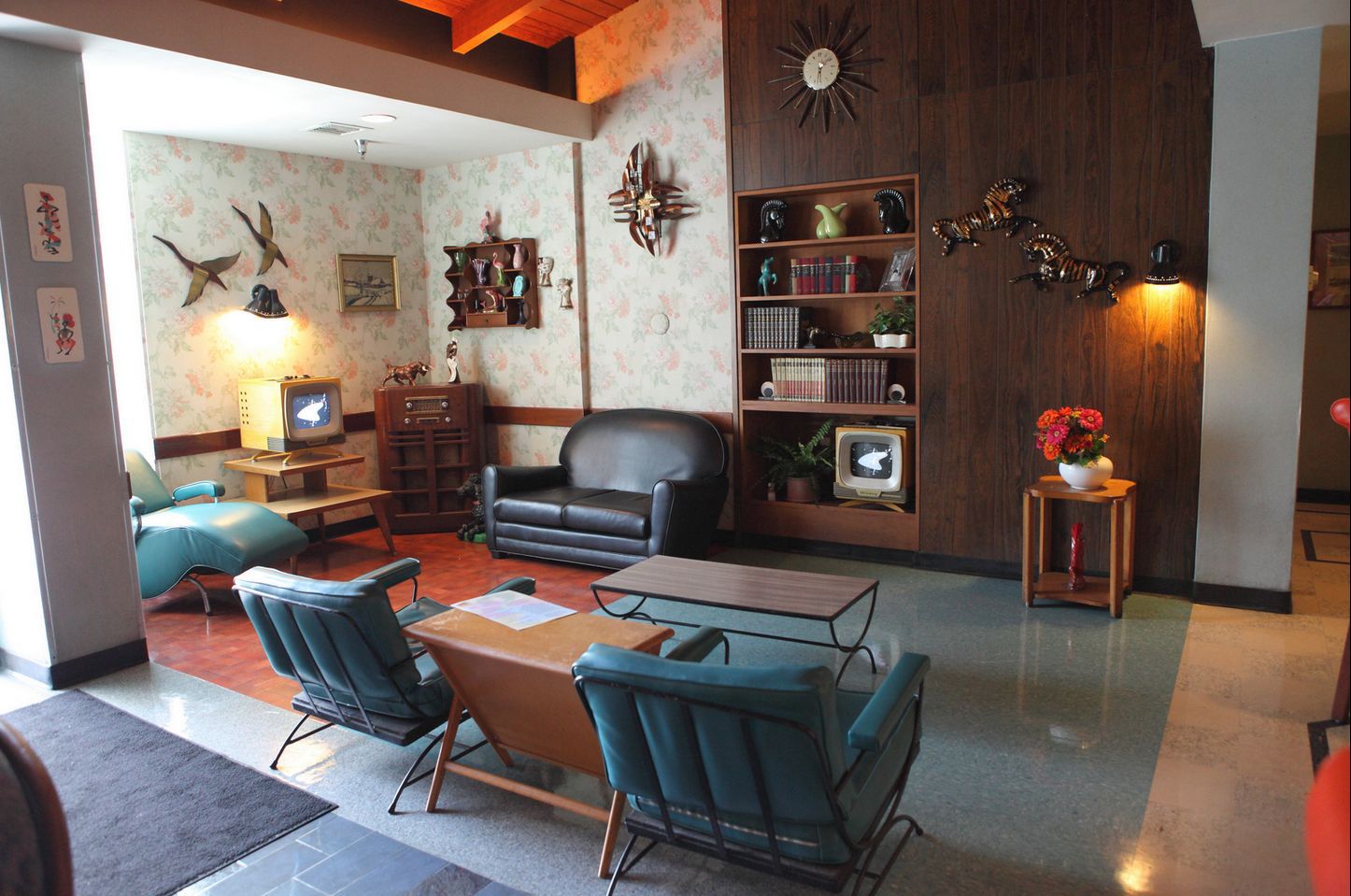 Mid-Century Modern Living Room Elements