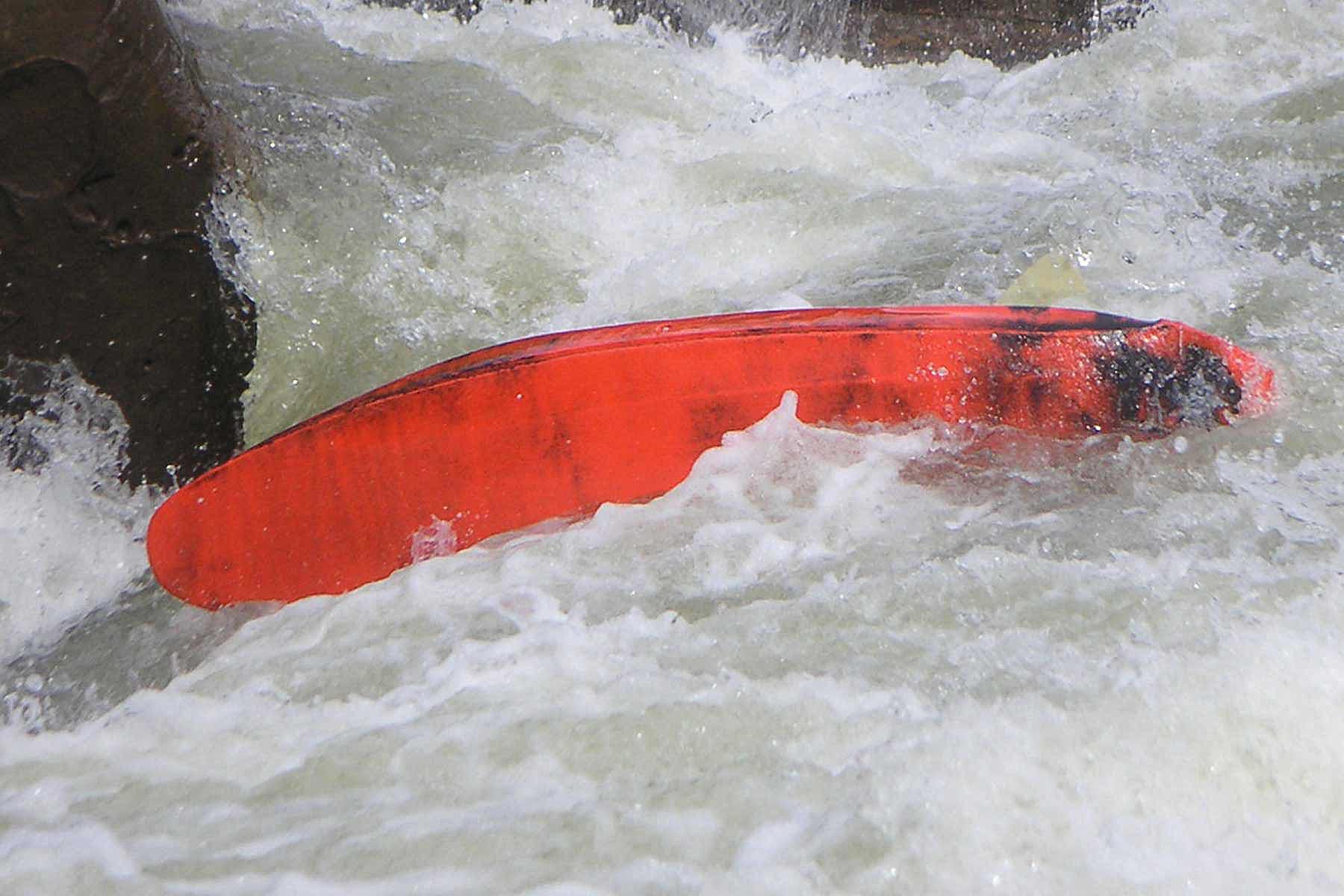 wet-exit-your-kayak-while-it-is-upside-down