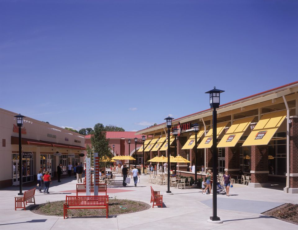 Chicago Premium Outlets Mall in Brief